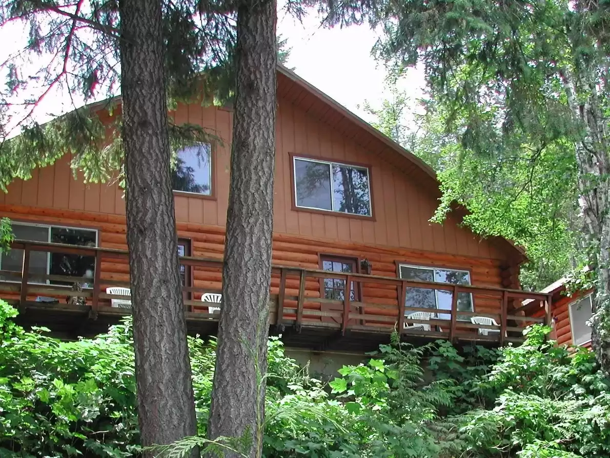 Cabins for Rent for Vacation in Sandpoint, Idaho - Bottle Bay Resort 