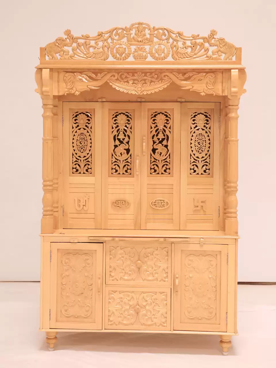 High-Quality Solid Wood Furniture Export from India to Australia