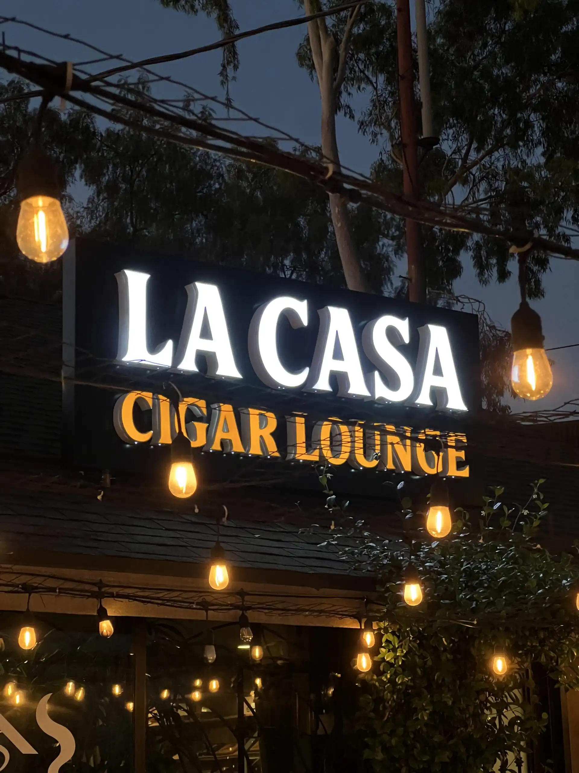 Premium Outdoor Signs Los Angeles