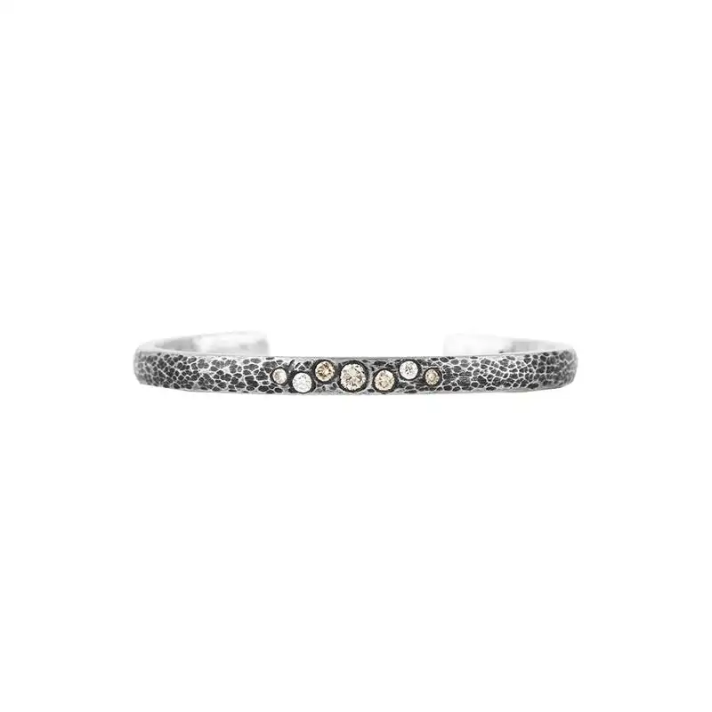Buy Women Gold Bracelets for the Summer Season – Premium Styles for Every Occasion