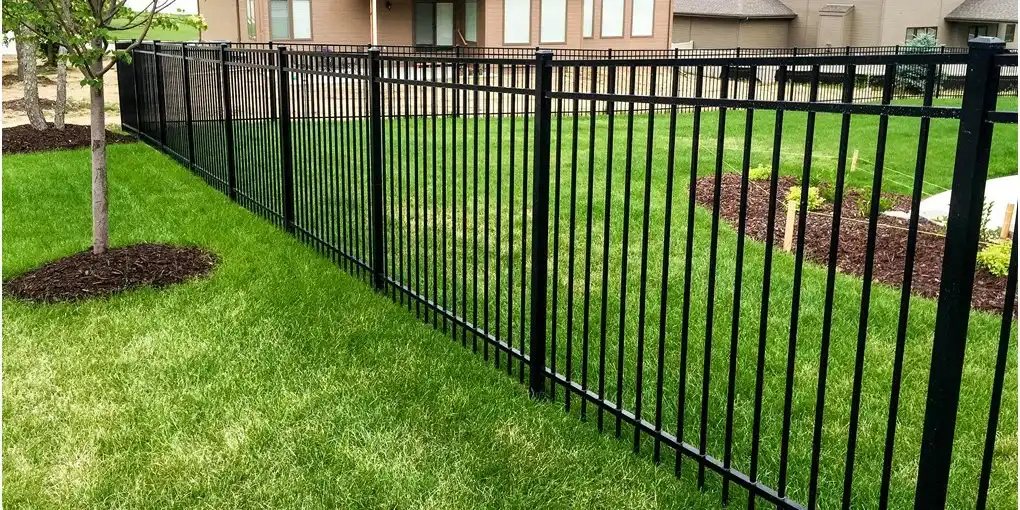 Fence Company in Lorain County Ohio | Crest Fence Company 